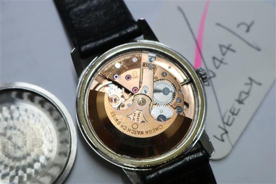 A gentlemans 1960s stainless steel Omega Automatic Seamaster wrist watch.